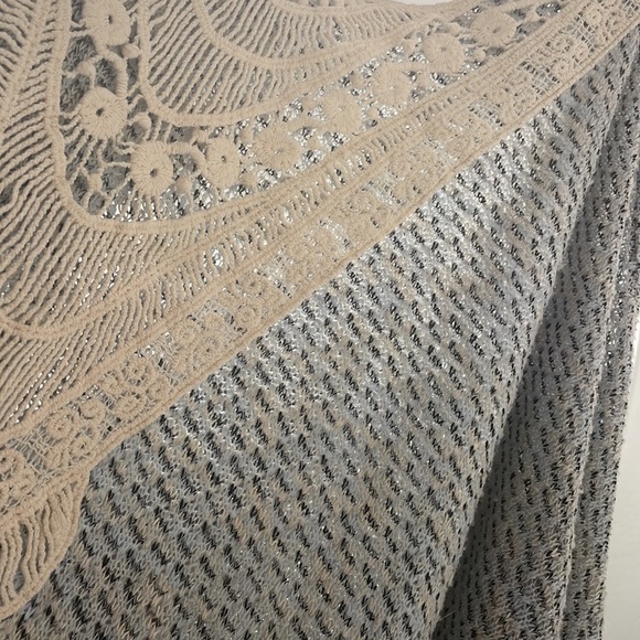 Light weight cold should knit top - Picture 4 of 5